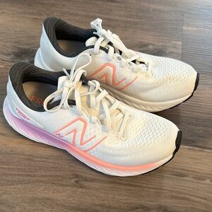 New Balance White and Pink Athletic Shoes MAKE OFFERS!!!